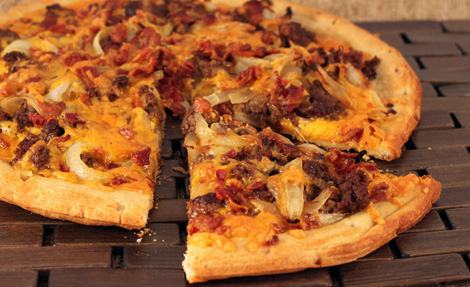 Cheeseburger_Pizza_with_Bacon_and_Onions