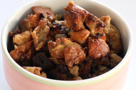 Slow-Cooker-Thanksgiving-Style-Stuffing-1