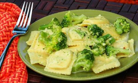 Ravioli with Broccoli Cream Sauce ravioli broccoli cream sauce