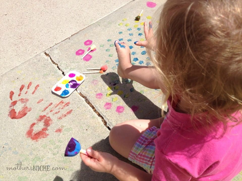 100's of Fun arts and crafts activities for kids
