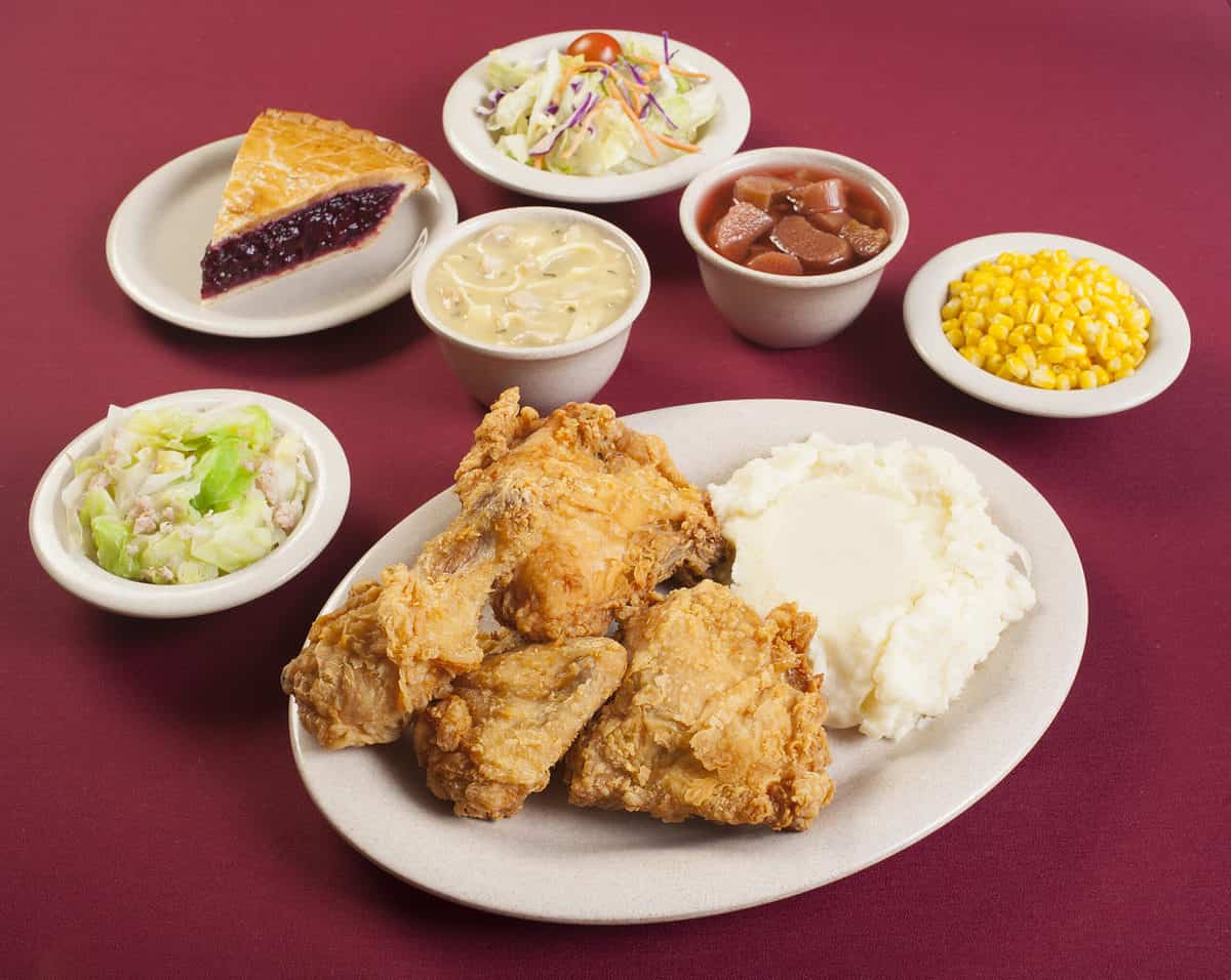 Knott's Berry Farm fried chicken dinner