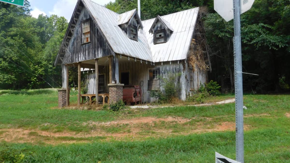 abandoned structure in Seagrove, NC