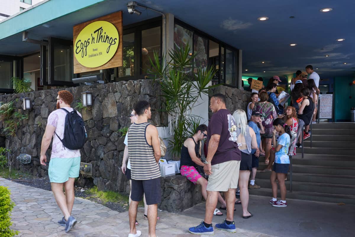 Eggs ‘n Things is one of the best restaurants for families on Oahu.