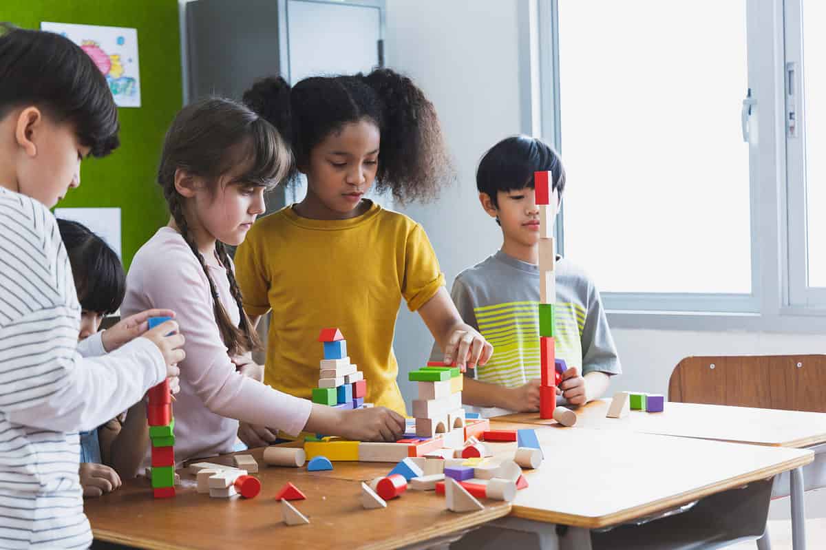 Children usually. Learning to learn together. Учимся вместе (Learning together). Elementary School students in class together. Kids working in Groups.