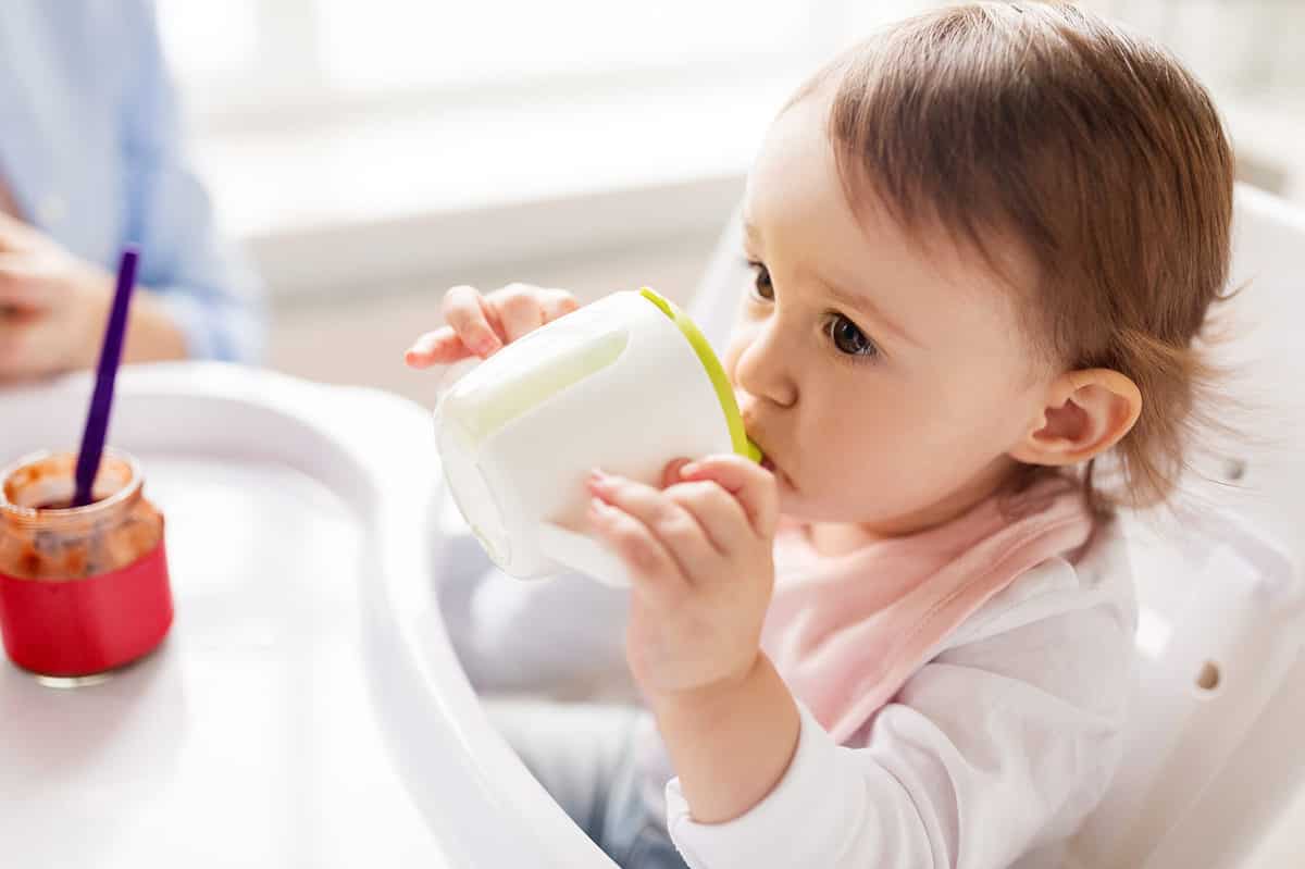 toddler drinking from sip cup