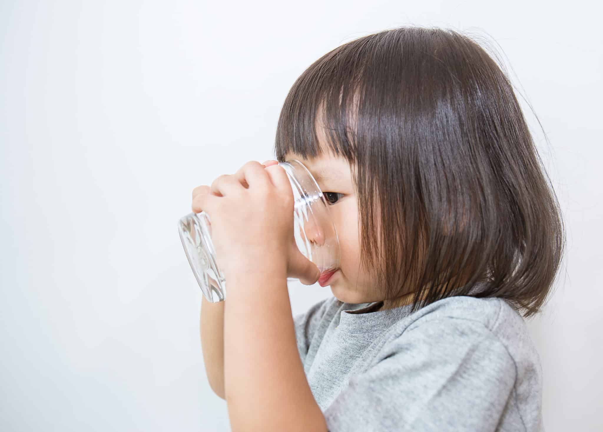 When Should Your Toddler Start Drinking From an Open Cup?
