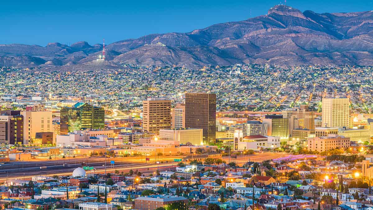 El,Paso,,Texas,,Usa,Downtown,City,Skyline,At,Dusk,With