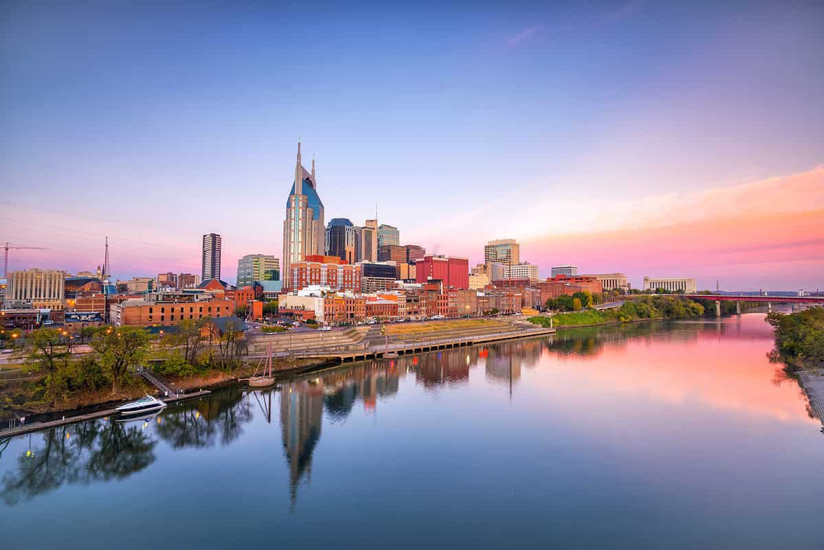 Nashville,,Tennessee,Downtown,Skyline,With,Cumberland,River,In,Usa