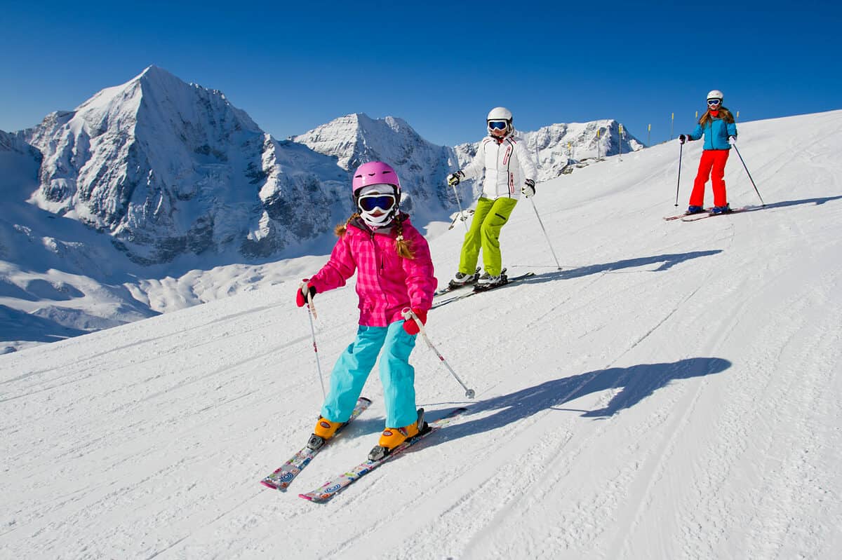Kids skiing together in a group