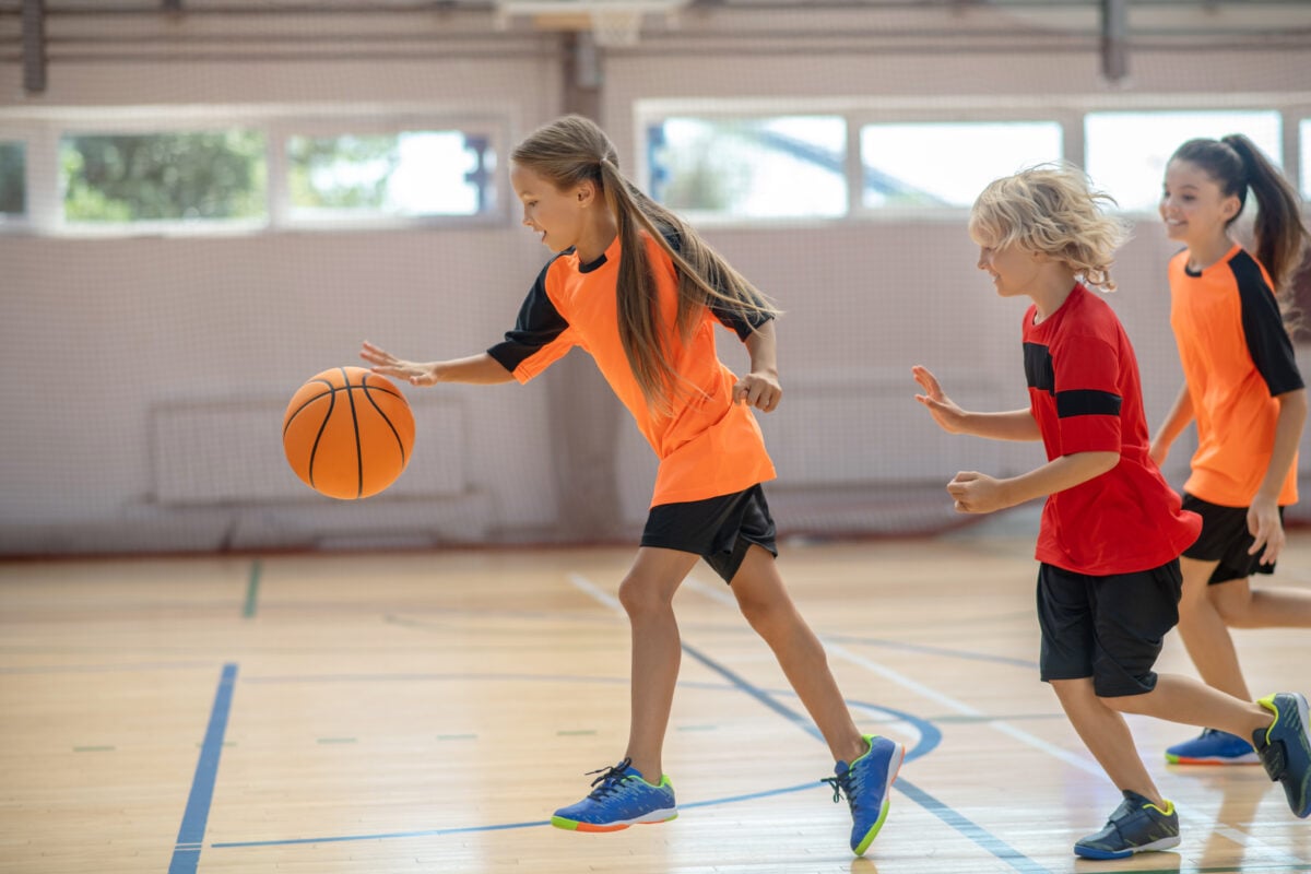 kids playing basketball