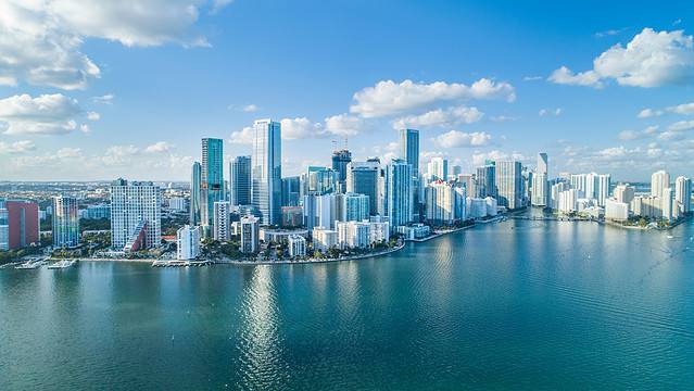 Skyline of Miami, FL.