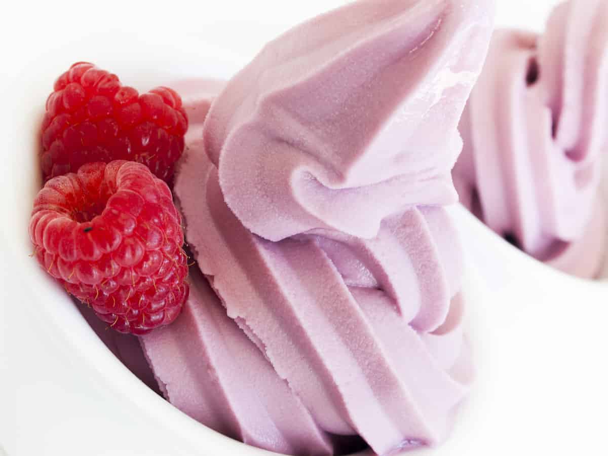 Frozen,Soft-serve,Yogurt,In,Cup,On,White,Background.
