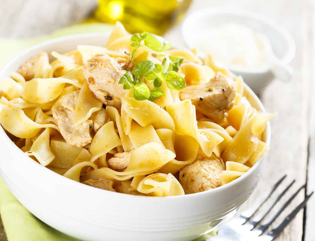 Hearty_Crock_Pot_Chicken_and_Noodles_H2