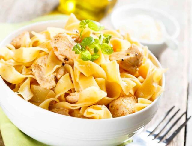 Hearty_Crock_Pot_Chicken_and_Noodles_H2
