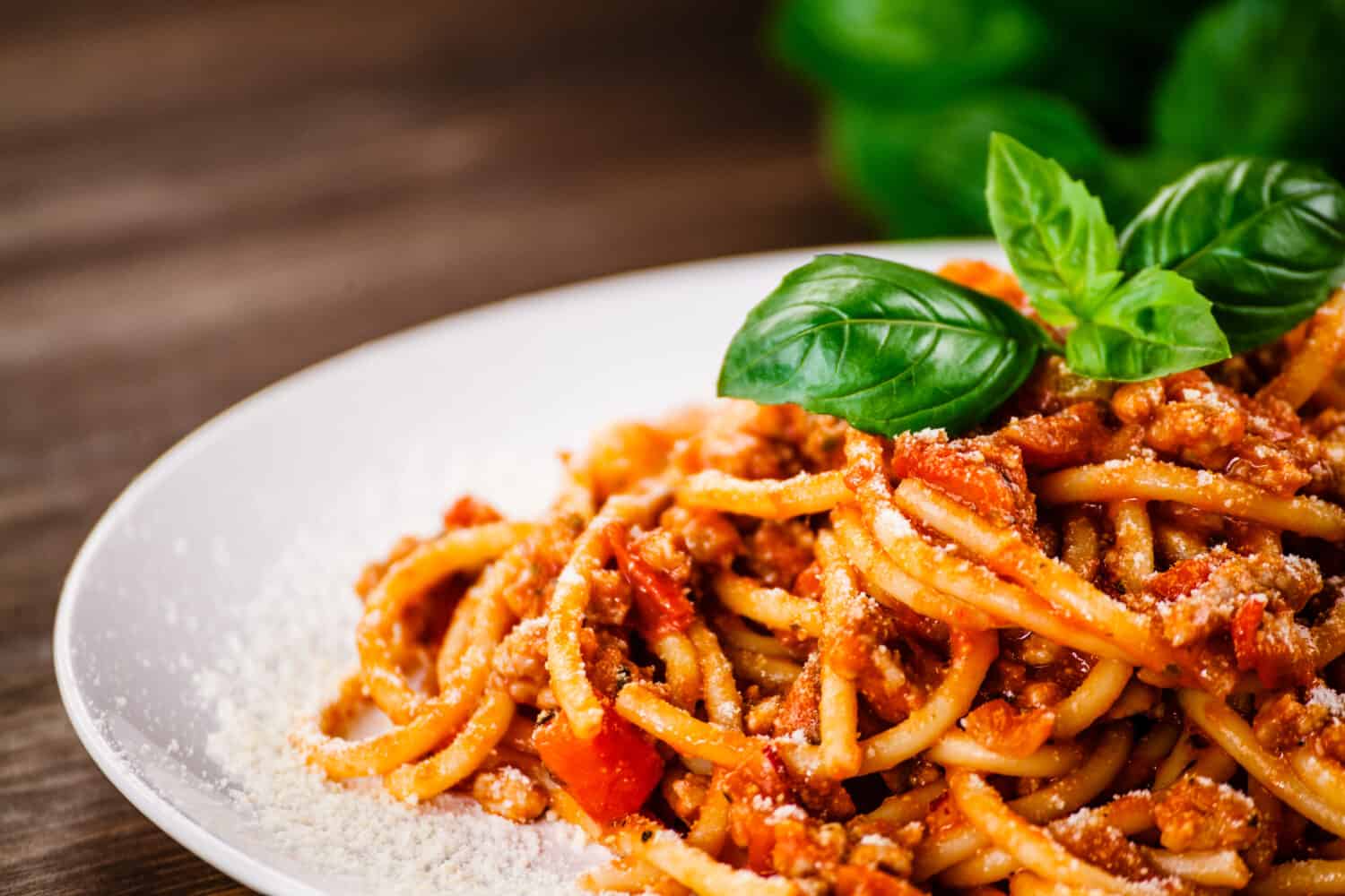 Pasta with meat, tomato sauce and vegetables 