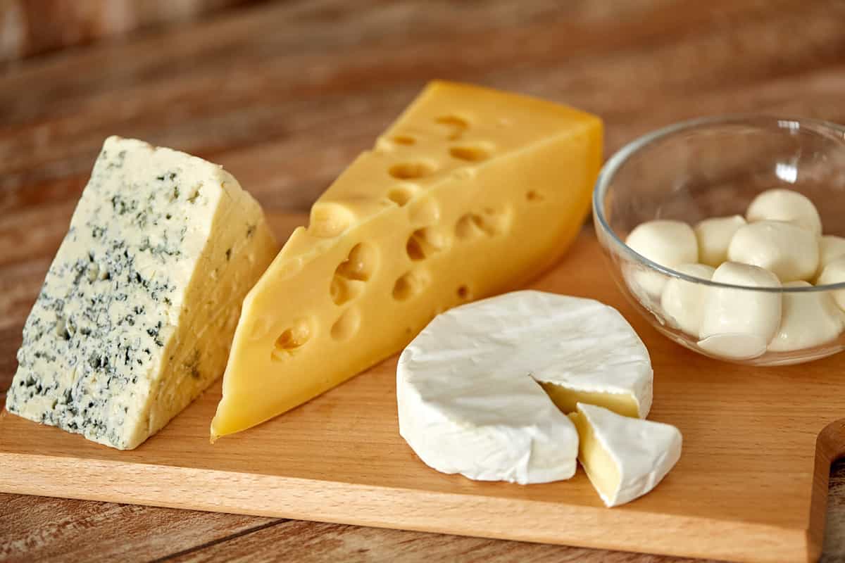 Yellow Cheese vs. White Cheese: What's the Difference?