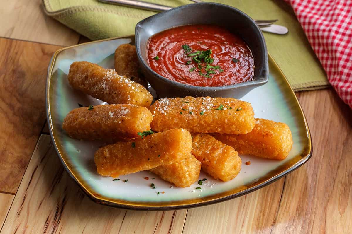 Breaded fried mozzarella cheese sticks with tomato marinara dipping sauce