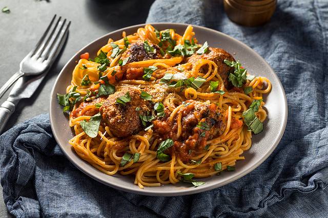 Spaghetti_with_Turkey_Meatballs_in_Spicy_Tomato_Sauce_5