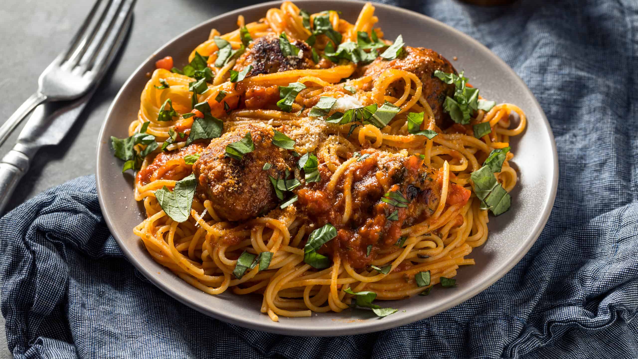 Spaghetti_with_Turkey_Meatballs_in_Spicy_Tomato_Sauce_5