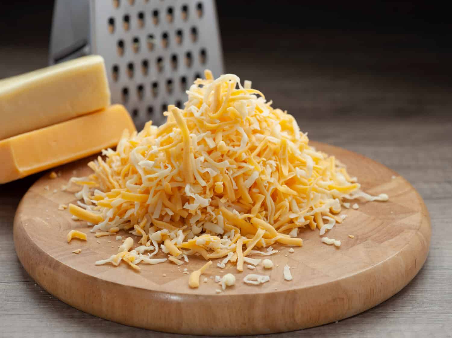 Cheddar vs. Mozzarella: Which Cheese Is Right for Your Next Family Meal?
