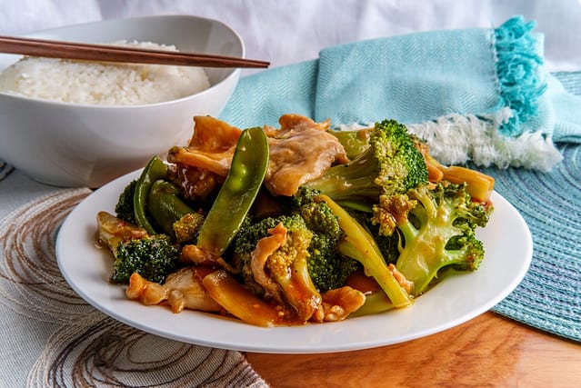 Chinese Hunan style spicy chicken with mixed sauteed vegetables and white rice