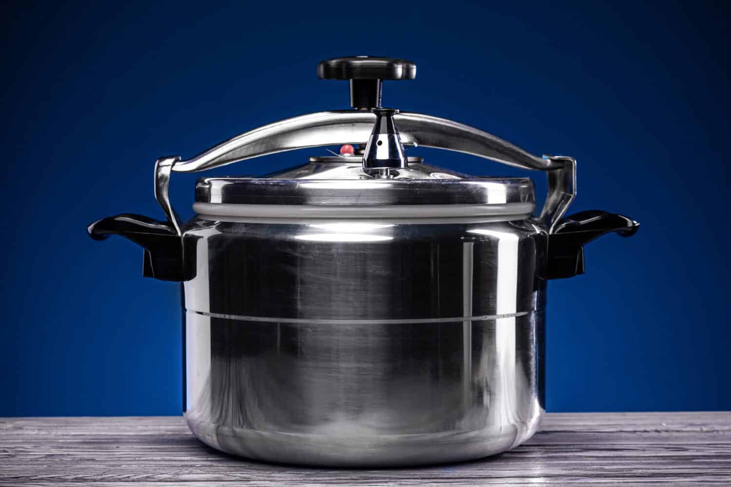 When to Use Nonstick vs Stainless Steel Pans