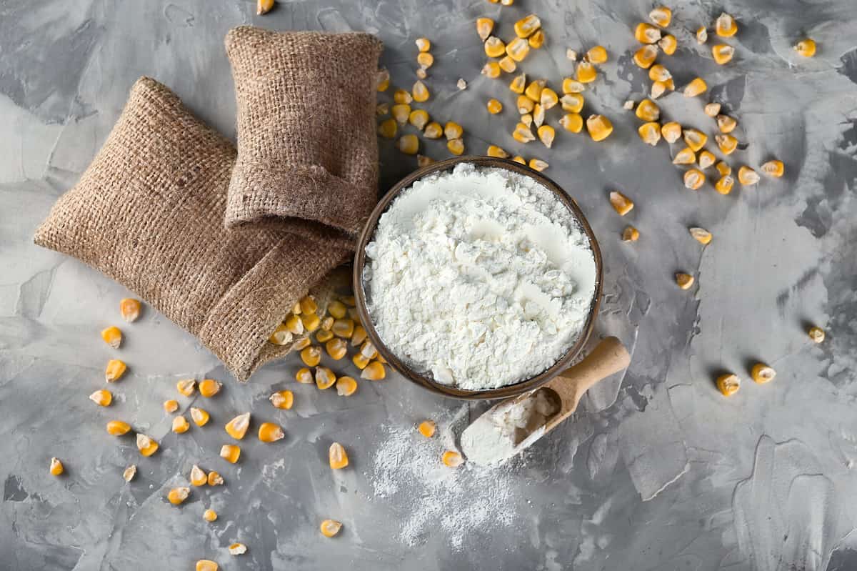 Bowl,With,Corn,Starch,And,Kernels,On,Table