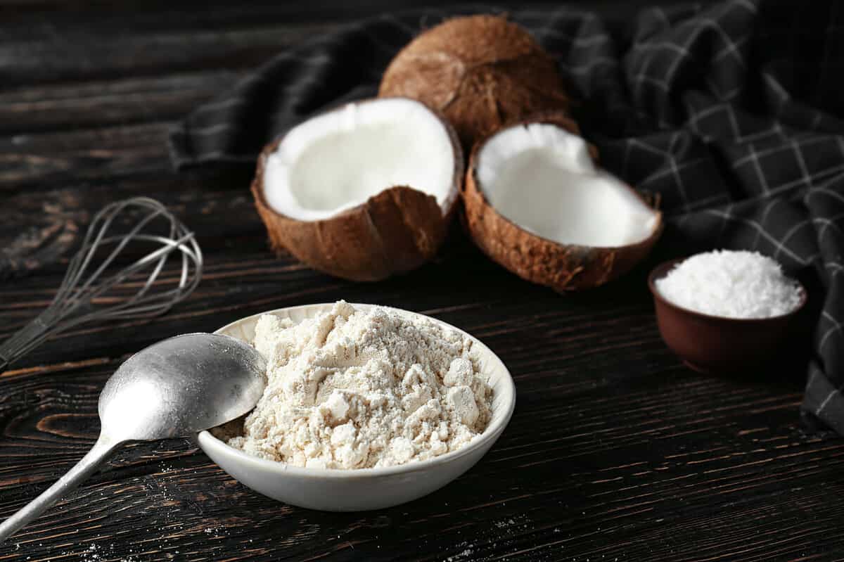 Coconut,Flour,In,Ceramic,Bowl,On,Wooden,Table