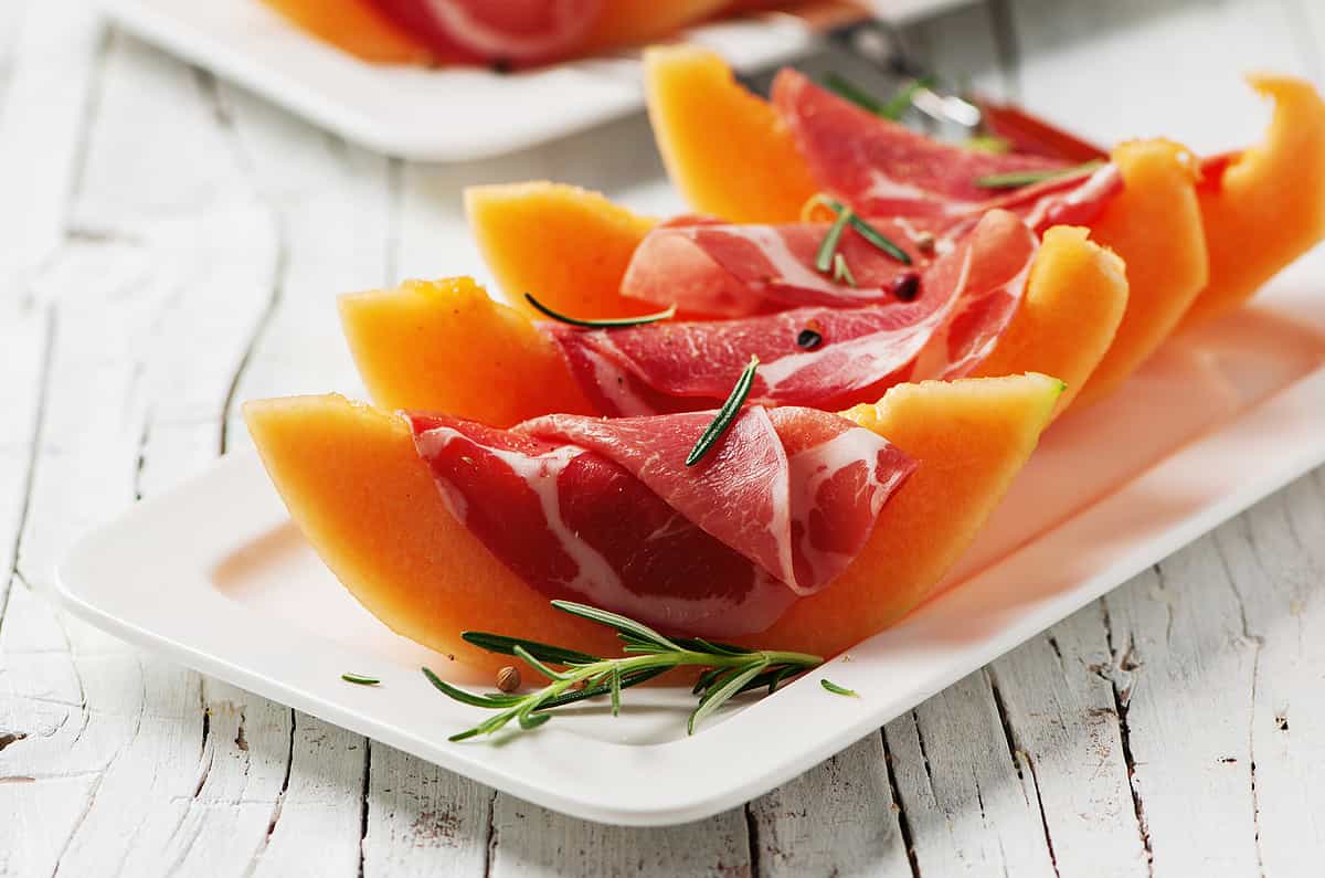 Speck vs. Prosciutto: Production Differences, Nutritional Information ...