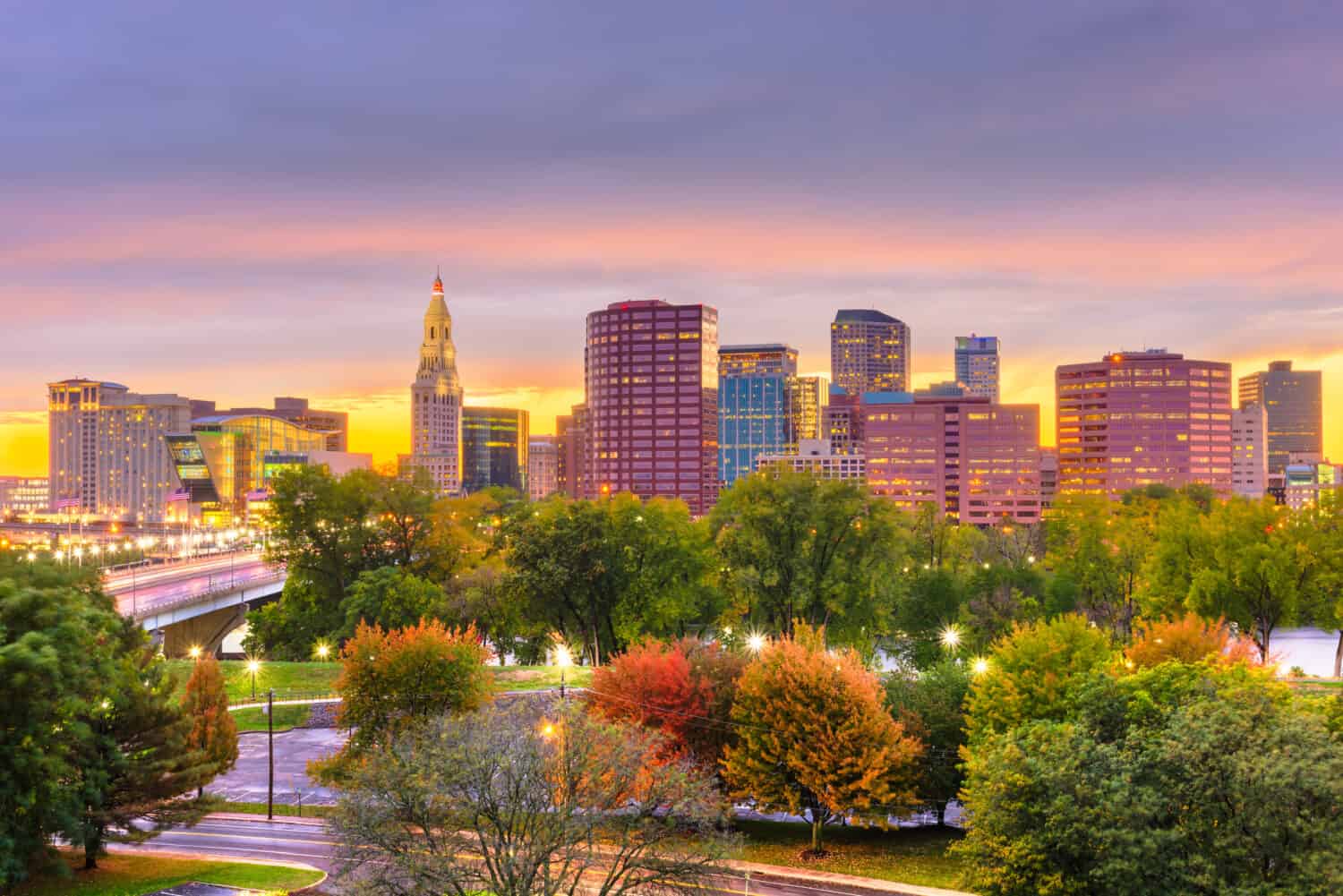 Hartford, Connecticut, USA downtown skyline.