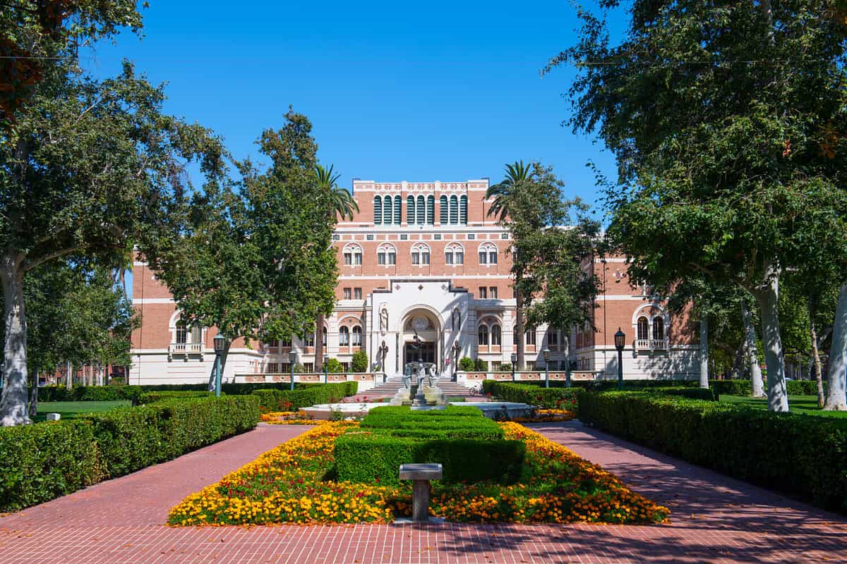 Edward L. Doheny Jr. Memorial Library on University of Southern California (USC) in downtown Los Angeles, California CA, USA.