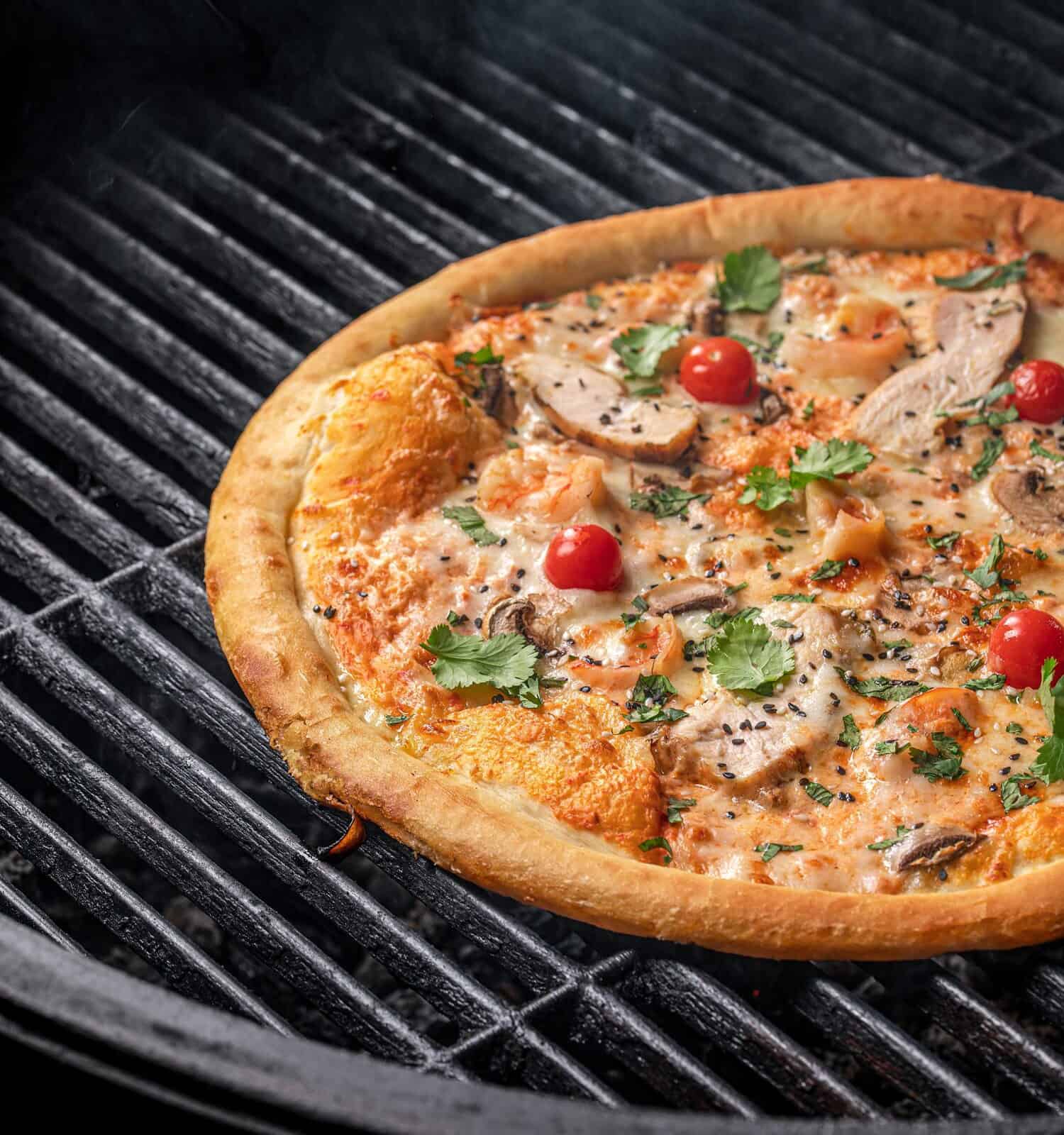 Fragrant and appetizing pizza on the grill. Very tasty!