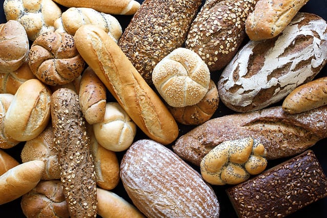 White bread vs. Wheat bread: A variety of breads that are all delicious and offer different nutritional benefits.