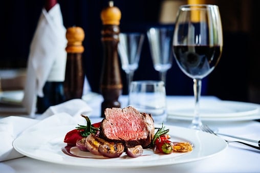 10 Restaurant Chains That are Way Too Expensive