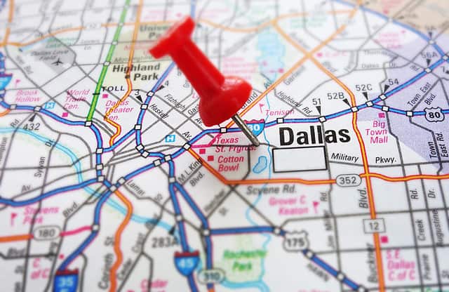 Red push pin and a map of Dallas, Texas