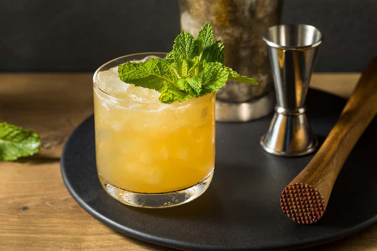 Boozy Refreshing Whiskey Smash with Lemon and Mint