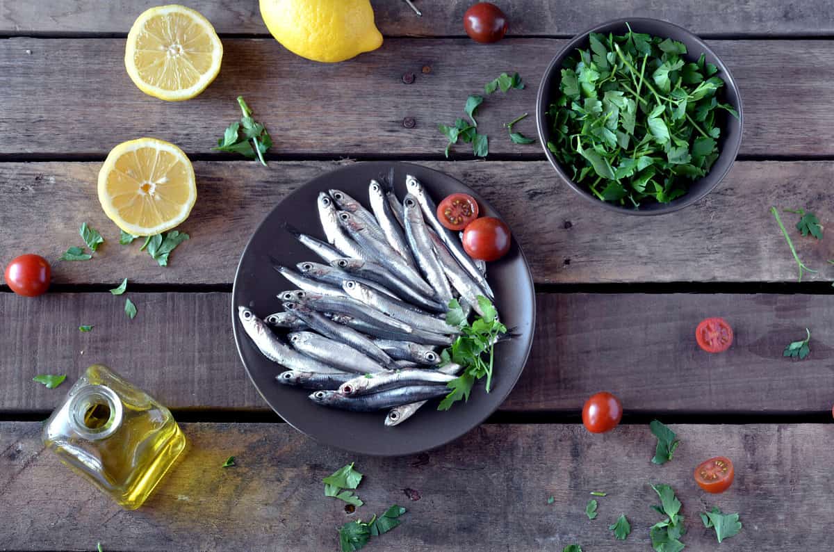 Anchovies vs. Sardines 5 Key Differences & Which is Healthier