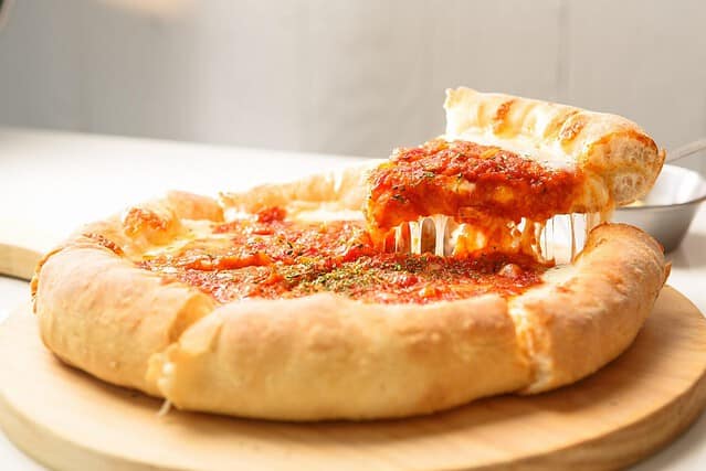 Pan Pizza vs. Deep Dish: Differences in Crust, Flavor, and Texture