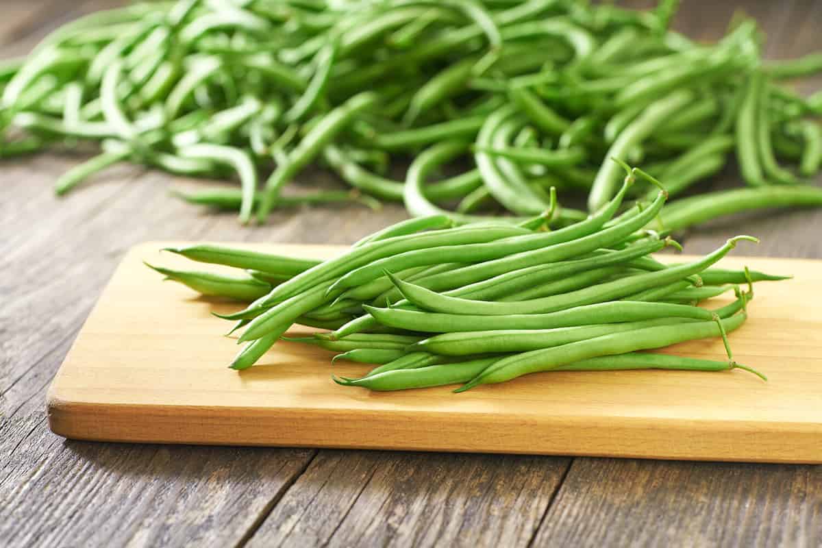green beans handful on a cutting board, rustic style.