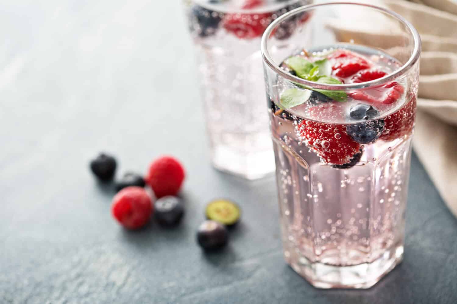 Sparkling water with mint, raspberries and blueberries