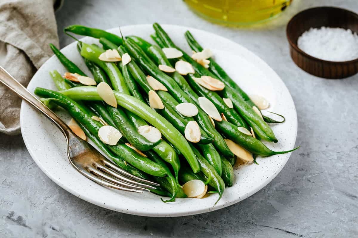 Almondine. Green beans with almonds. Side dish