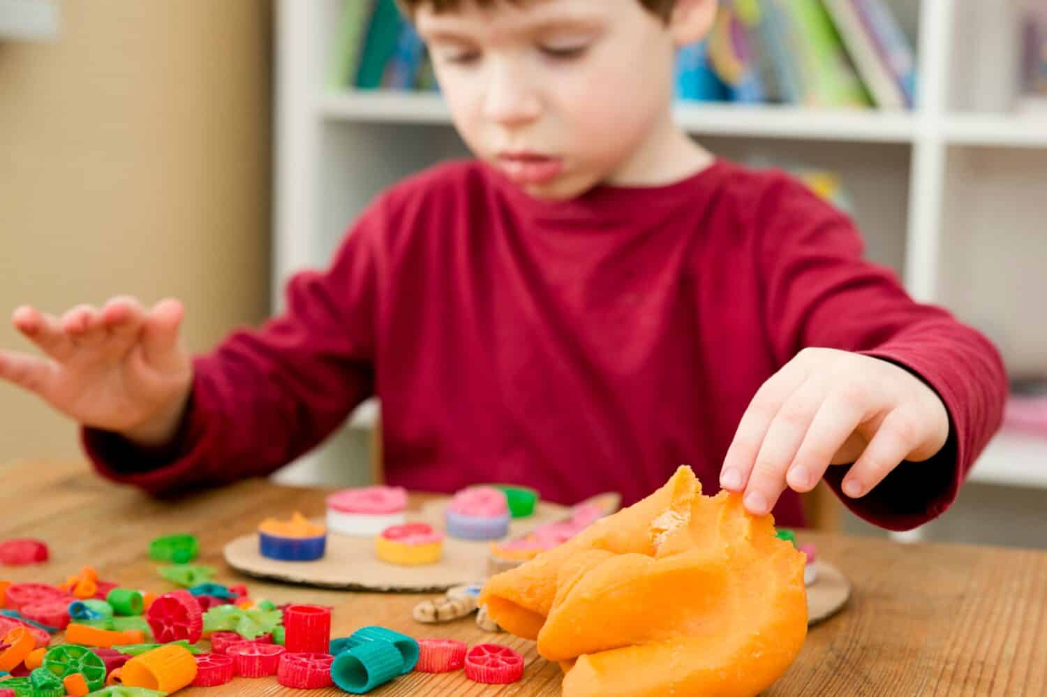 Logical tasks for the preschool class. Child employment, fine motor skils training, learning to keep focus, task completion, children motivation. DIY Montessori theme activities at home.