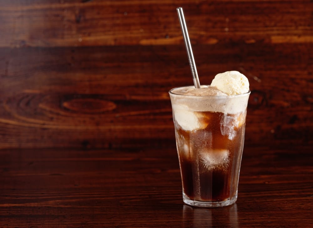 american ice cream float with soft drink