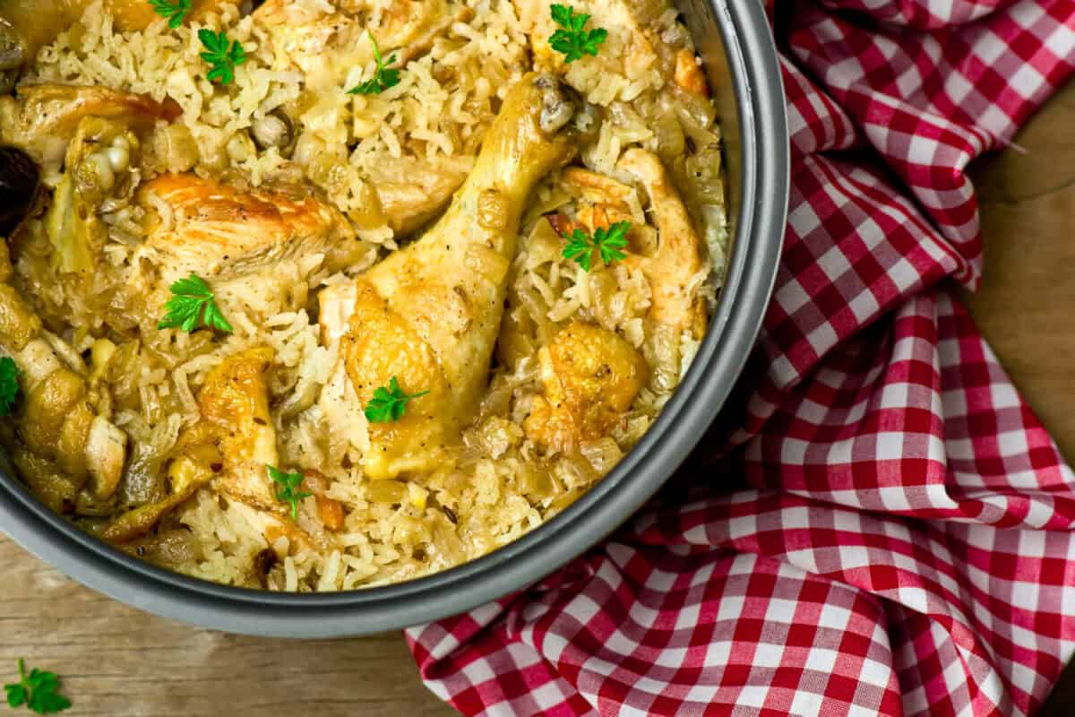 Как приготовить домашний плов из курицы. Плов с курицей. плов в мультиварке с курицей. рис с курицей. плов куриный.
