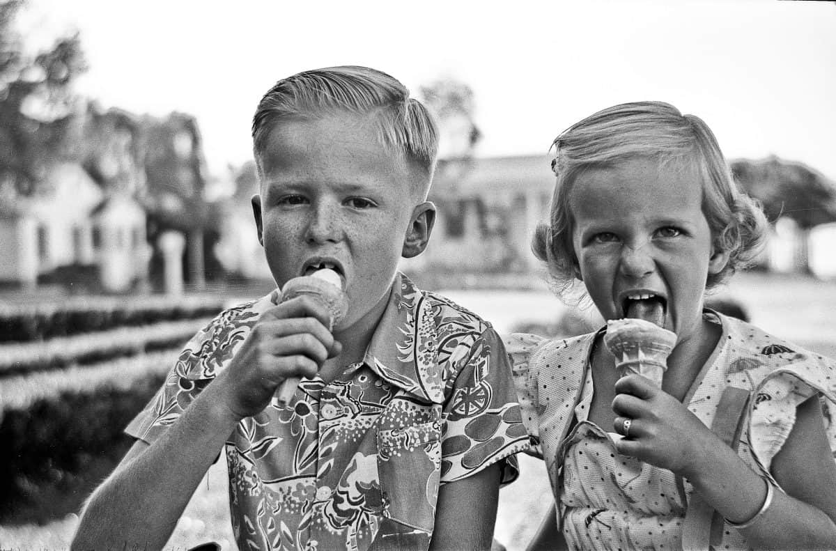 17 Fascinating Vintage Photos That Show Summer In The 1950 s 17-fascinating-vintage-photos-that-show-summer-in-the-1950-s