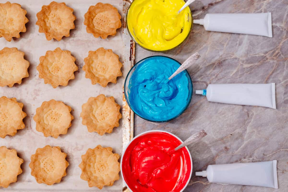 Pastry bags with colored cream inside. Food colorings. The process of making cream colored cream for tart tarts. Cream staining with food coloring. Tubes with dyes.