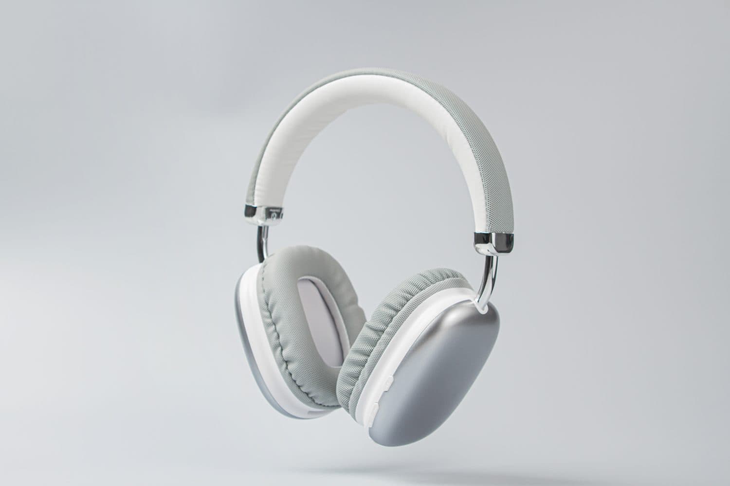 8. Sony WH-1000XM5 Over-the-Ear Excellence