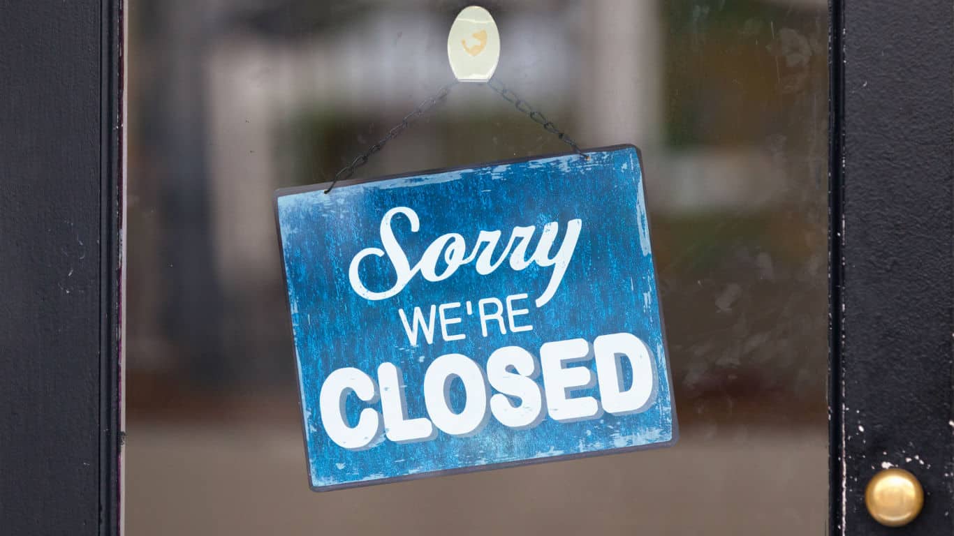 20 Stores Every ’90s Kid Remembers That Vanished Almost Overnight