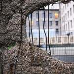 Did the Berlin Wall close off East Berlin from the West?