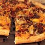 Cheeseburger_Pizza_with_Bacon_and_Onions